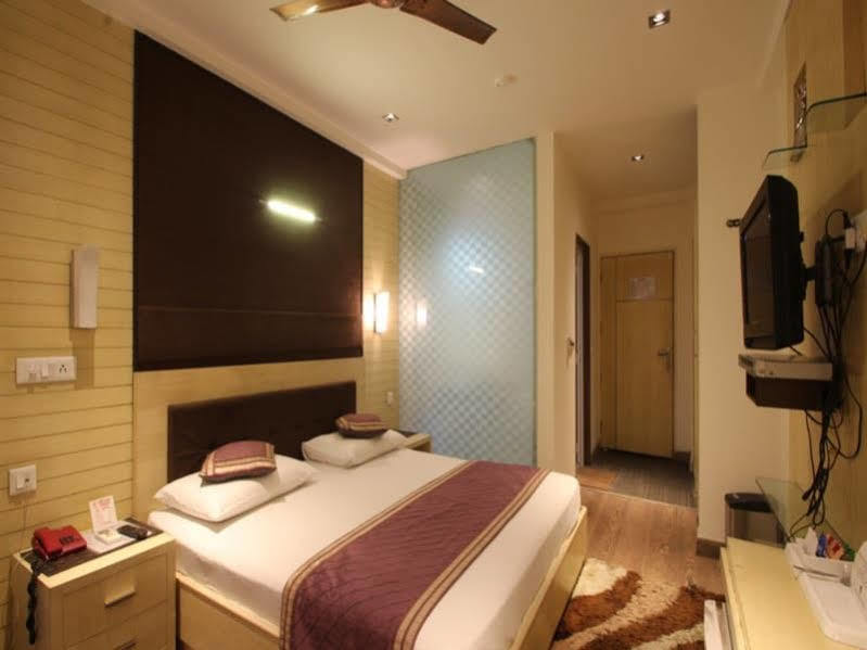Hotel Arpit Palace Delhi  Bagian luar foto